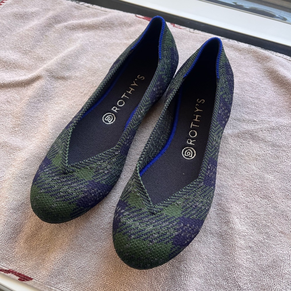 Rothy’s Green Navy Plaid Round Toe Flat 9 (retired print)